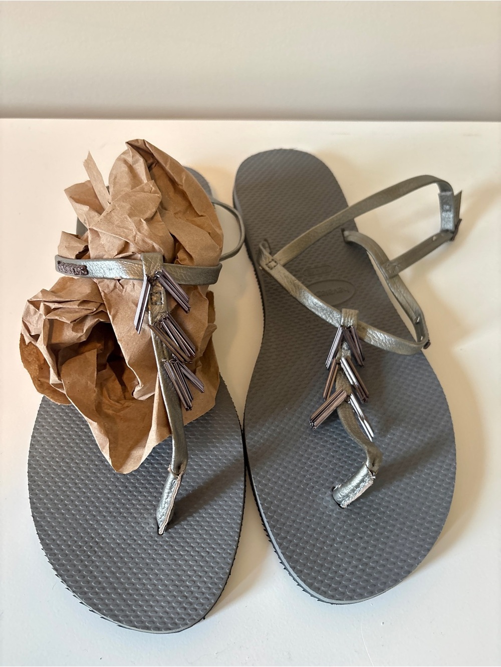 BNWOT Havaianas Sandal, Metallic Grey, 41/42